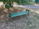 Alta banca rupta in zona de joaca din parcul castelului