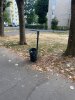 Coș de gunoi căzut de la loc